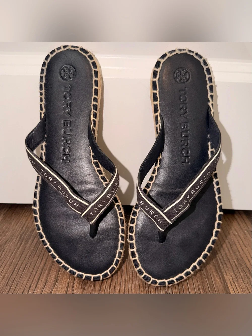 NWOT Tory Burch Black Logo Espadrille Thong Sandals Size 6